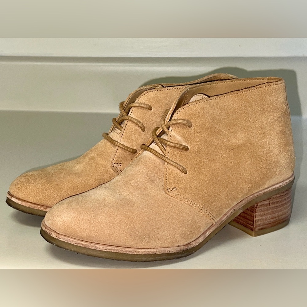 Clarkes Originals Phenia Carnaby Womens Pudge Suede Booties Crepe Sole, Size7.5